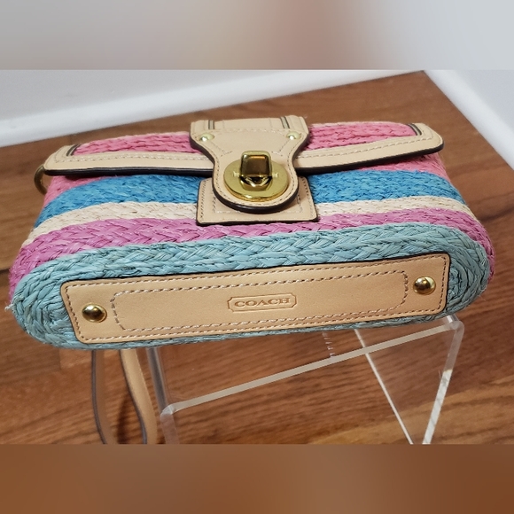 Coach Straw Mulitcolor Leather Trim Limited Edition Turnlock Wristlet Wallet - Picture 4 of 6